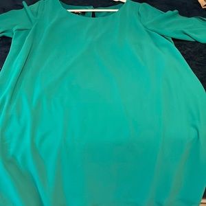 Women’s green long sleeve dress. Sleeves are open. Size X-Large